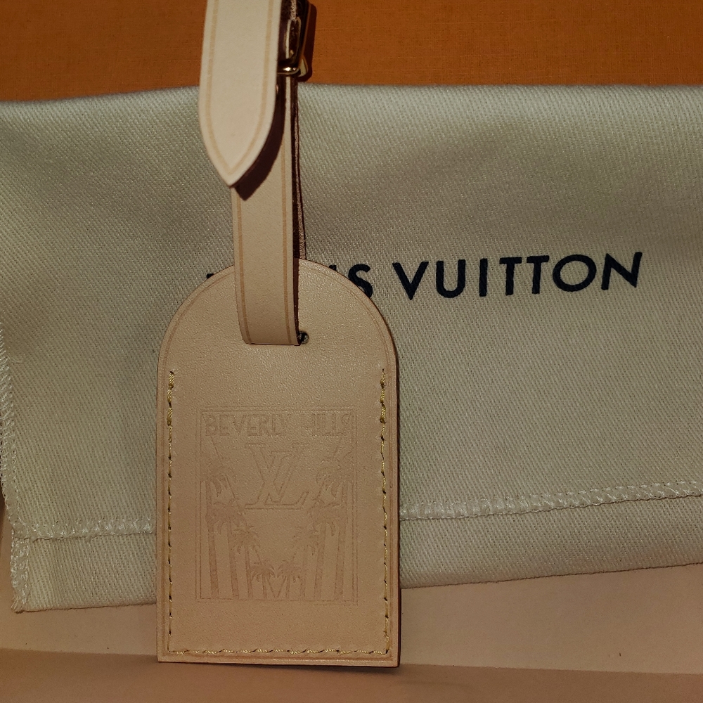 NWT L.V. L.E. LUGGAGE TAG
